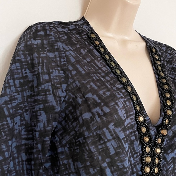 ⭐️Bogo⭐️ 🎈Michael Kors XS  petite studdded v neck top - Picture 3 of 13